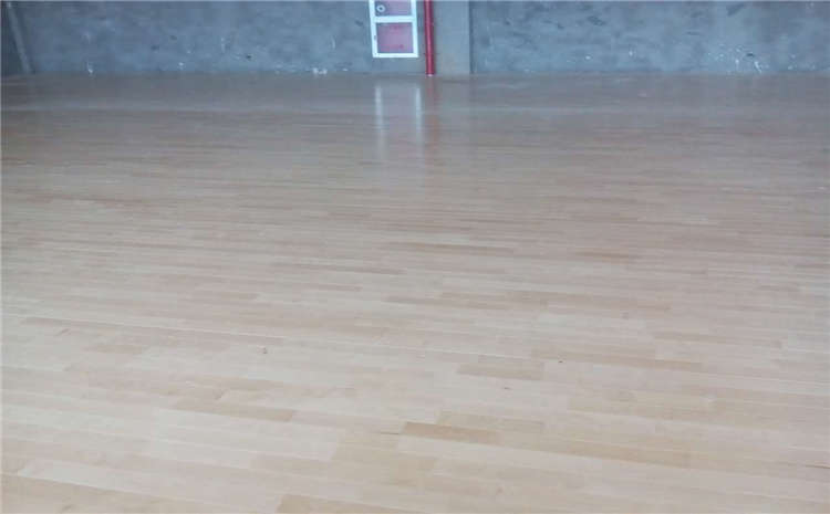 籃球場(chǎng)館為什么得鋪楓木籃球地板？