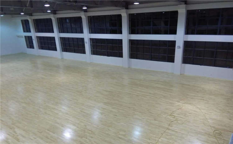 大型運動(dòng)木地板每平米價(jià)格