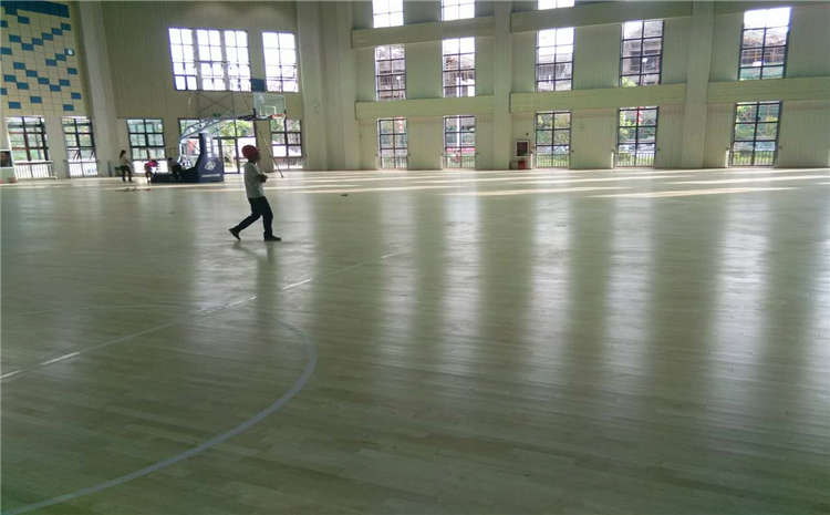 學(xué)校運動(dòng)木地板厚度