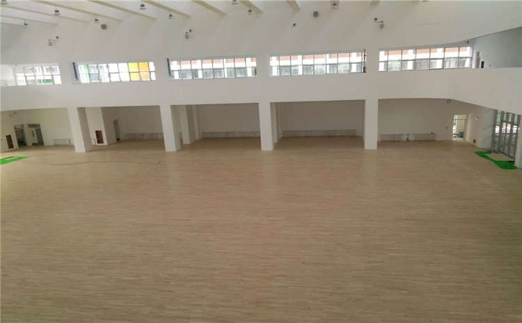 選購籃球館運動(dòng)木地板應注意配件質(zhì)量