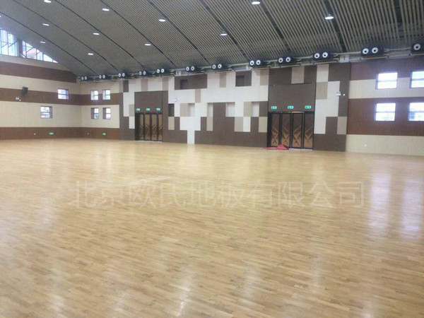 廈門(mén)翔安**實(shí)驗小學(xué)體育館柞木地板案例-1