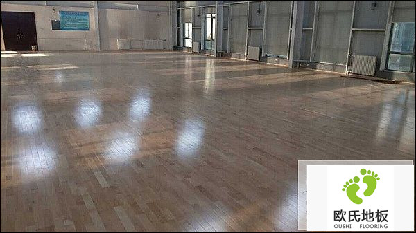 保持體育木地板長(cháng)期光亮如新的秘訣